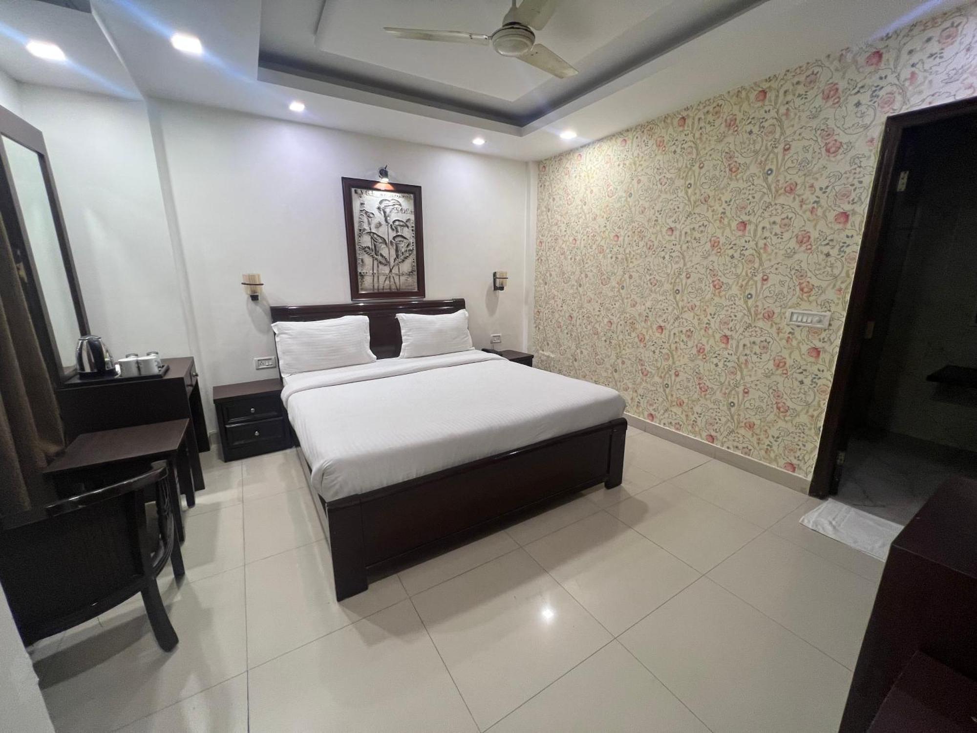 Nikko Blue - Boutique Hotel Gurgaon Dış mekan fotoğraf